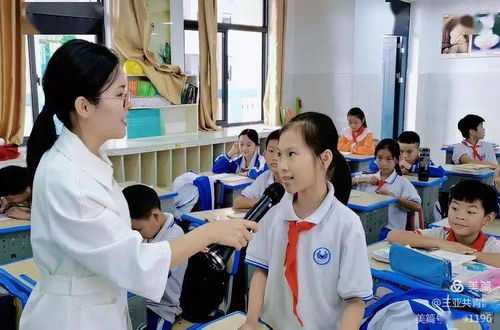 共青團(tuán)三亞市委未成年人心理健康直通車(chē)進(jìn)校園活動(dòng)在海棠區(qū)第一小學(xué)開(kāi)展